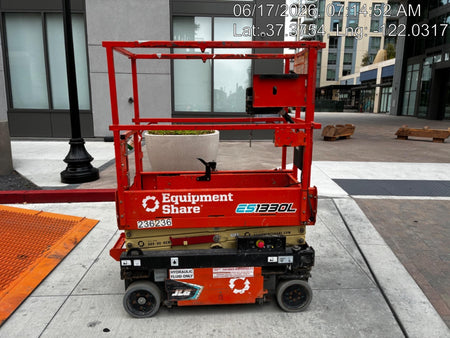 2022 JLG ES1330L
