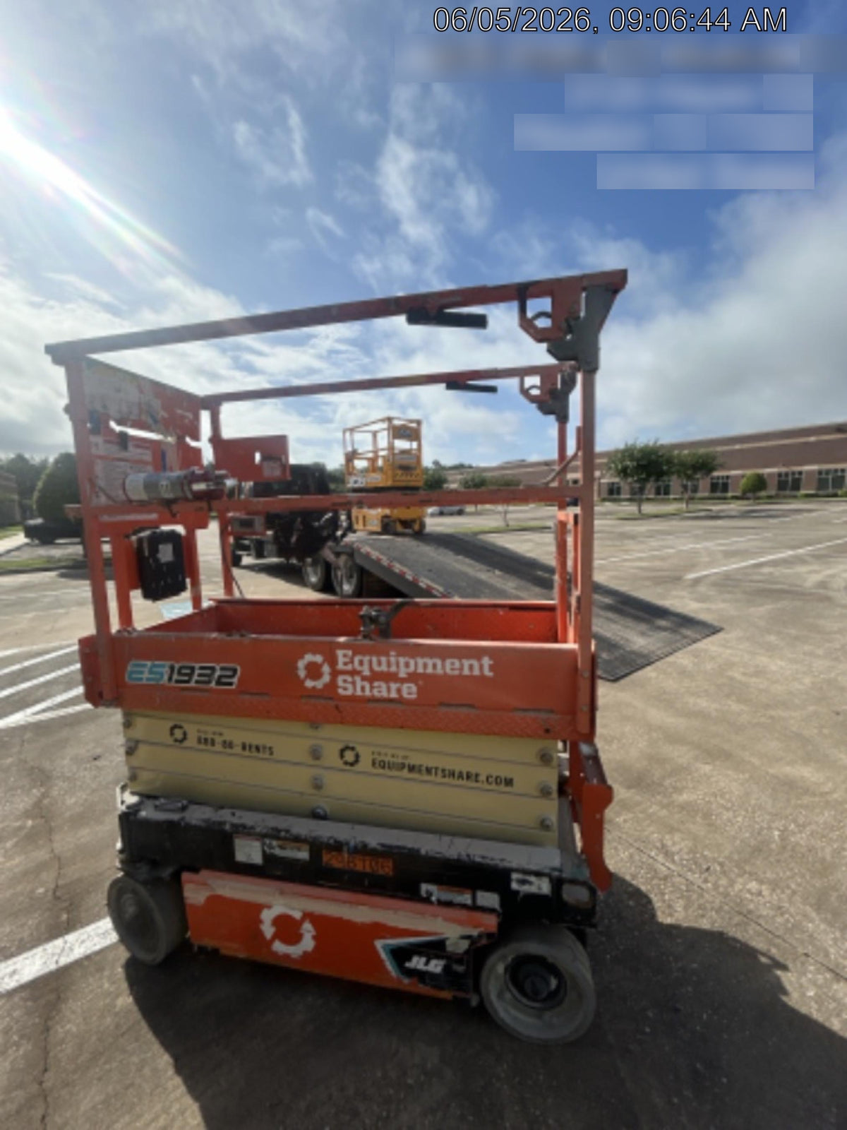 2023 JLG ES1932