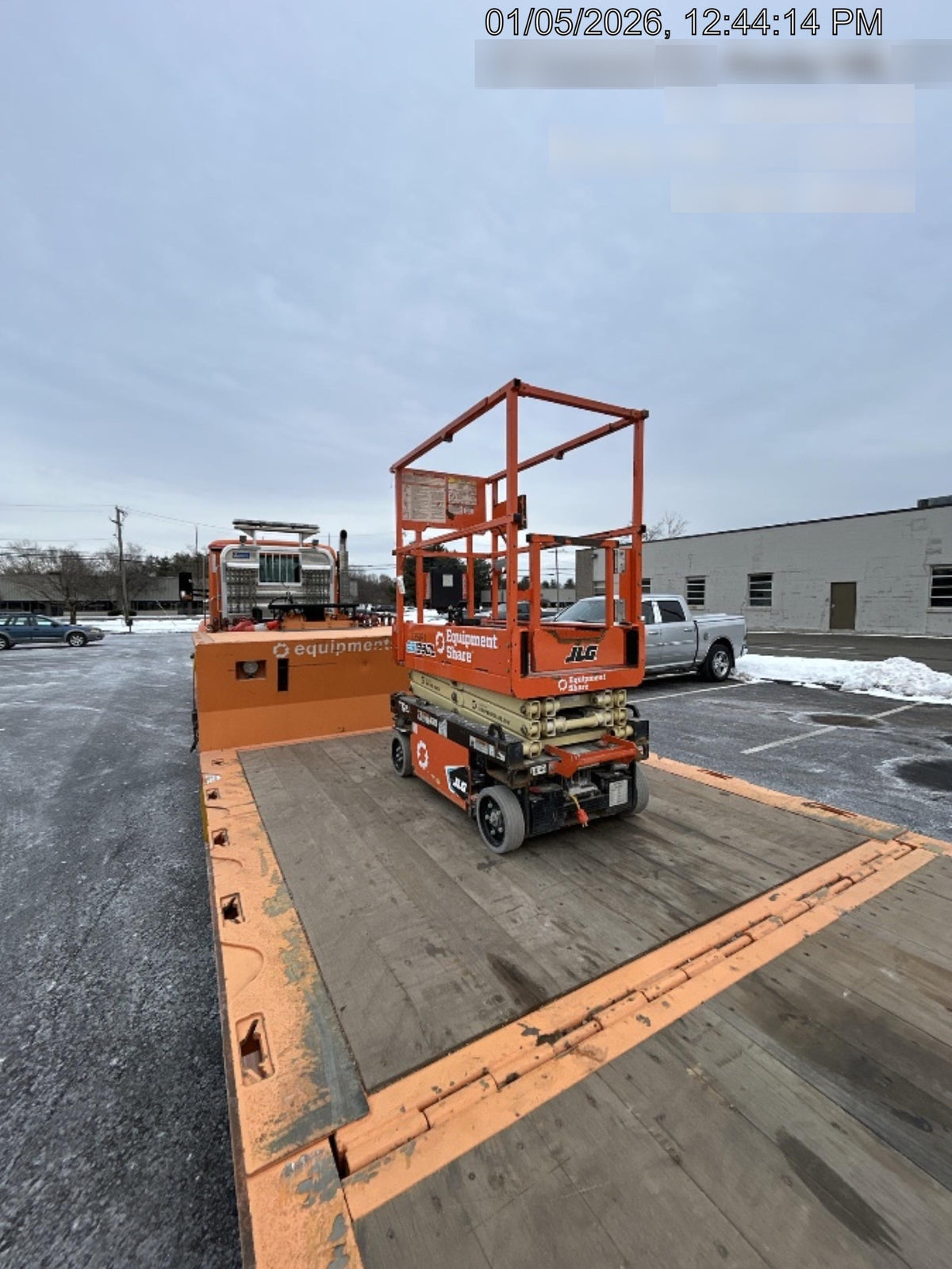 2022 JLG ES1330L