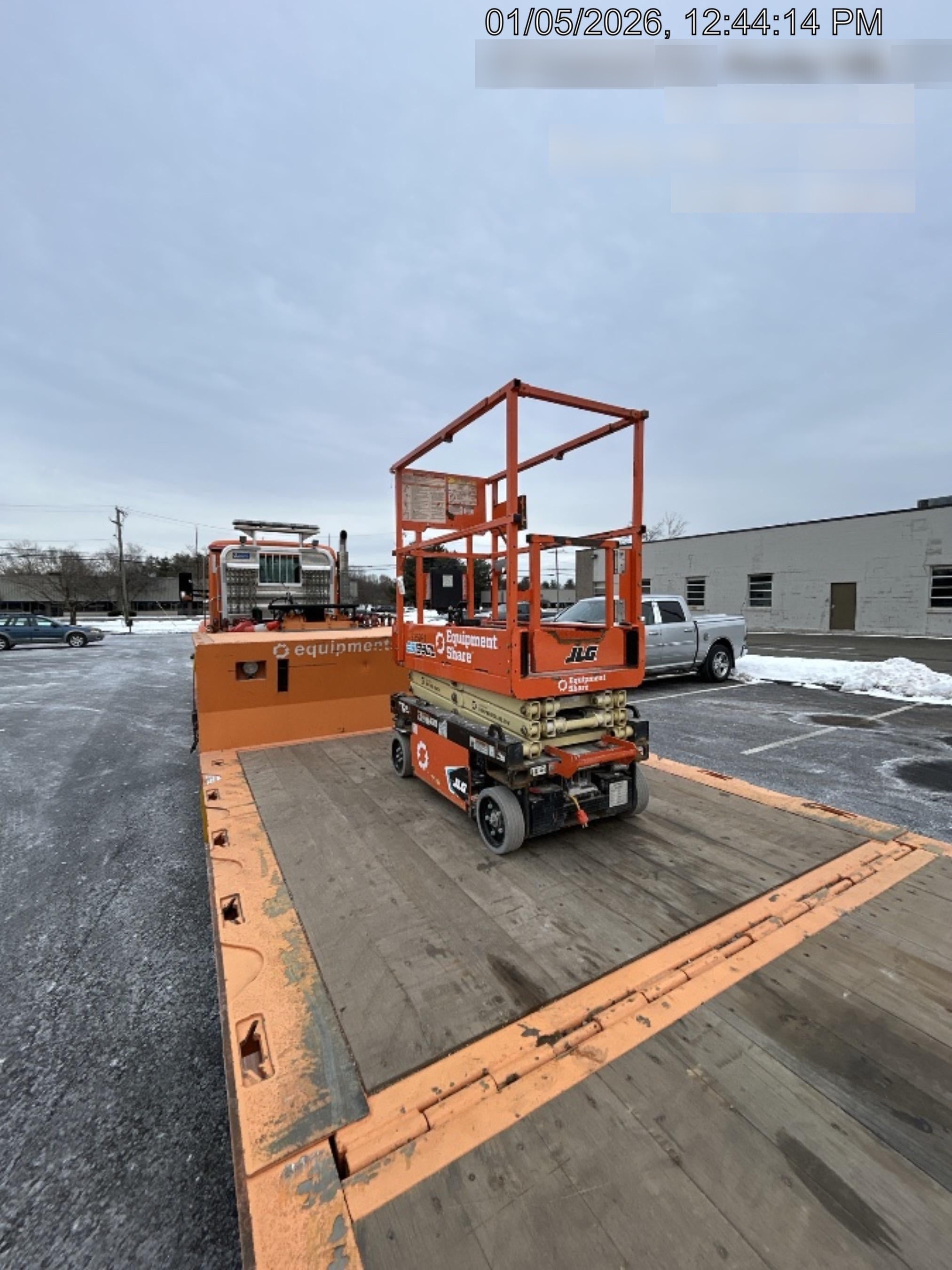 2022 JLG ES1330L