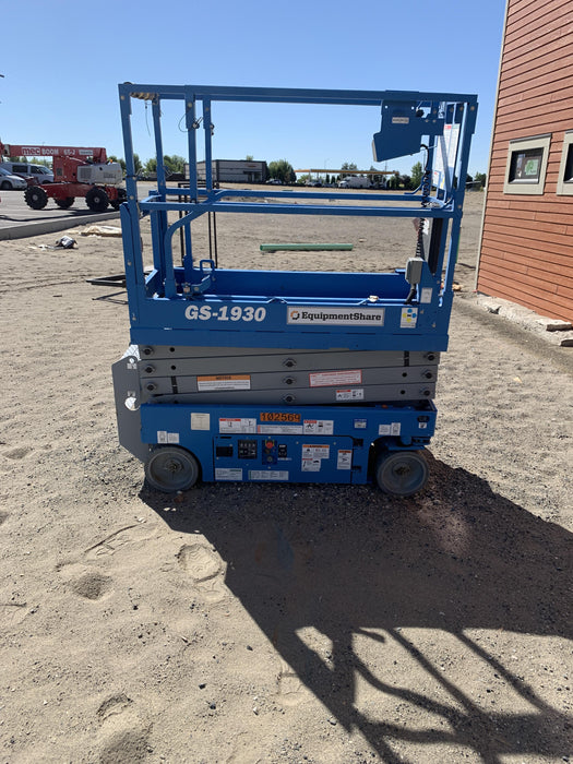 2020 Genie GS-1930 Solid Non Marking Tires, Beacon, Folding rails with half height swing gate, 800W Inverter