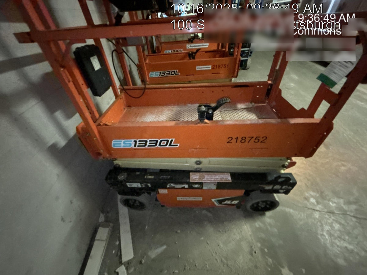 2022 JLG ES1330L