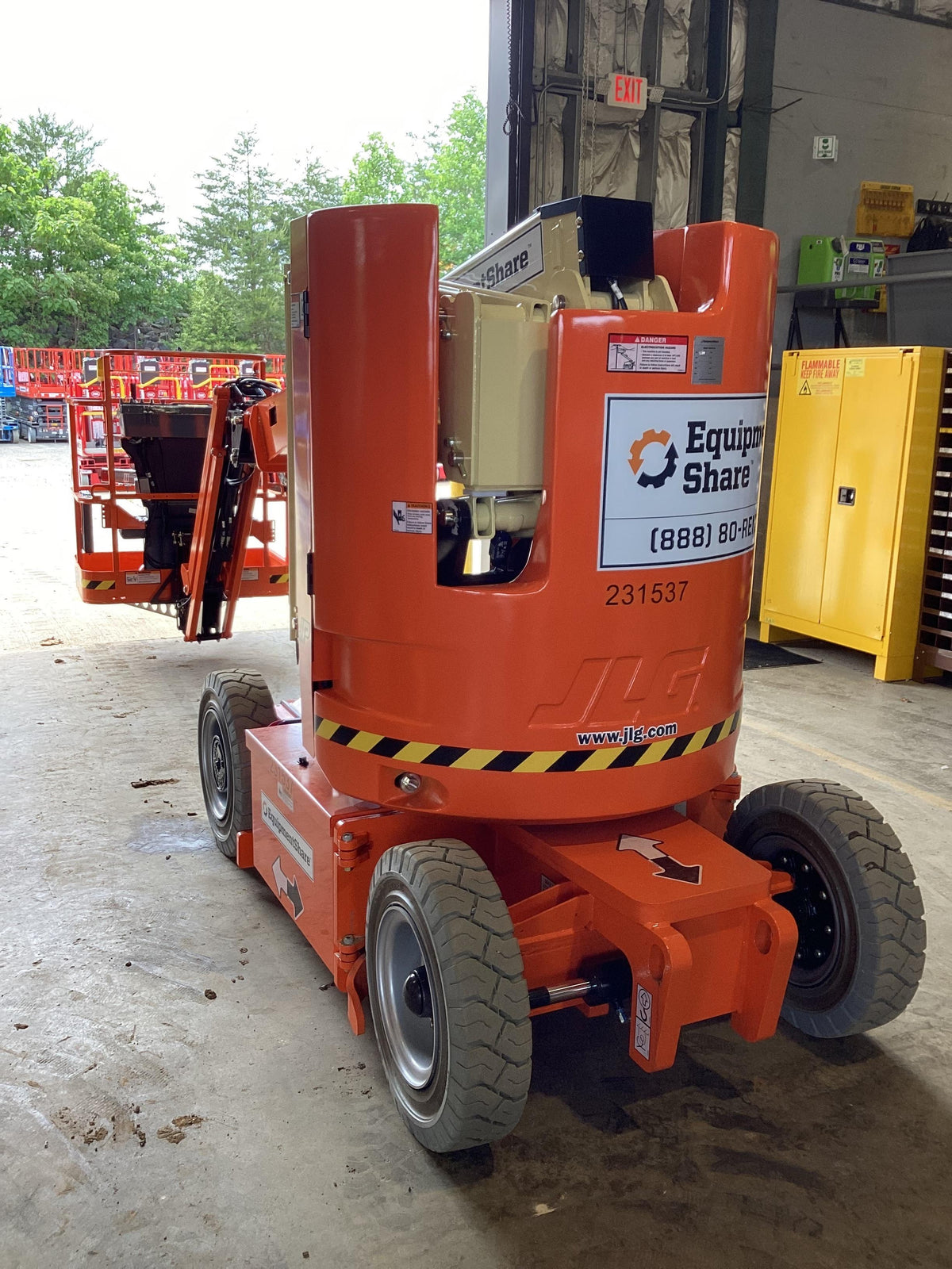 2022 JLG E300AJP