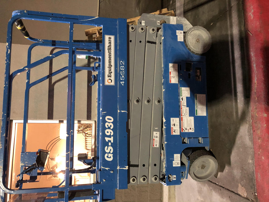 2019 Genie GS-1930 Fixed rails with chain Entry