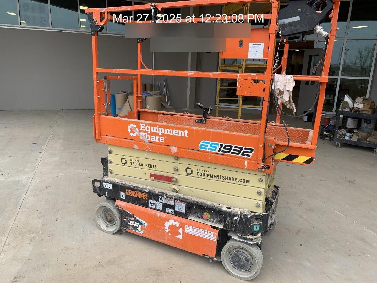 2024 JLG ES1932