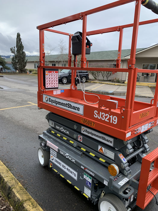 2020 Skyjack SJIII-3219 Solid NM Tires, Half height spring hinged entry gate, Dual Beacons, 800W Inverter