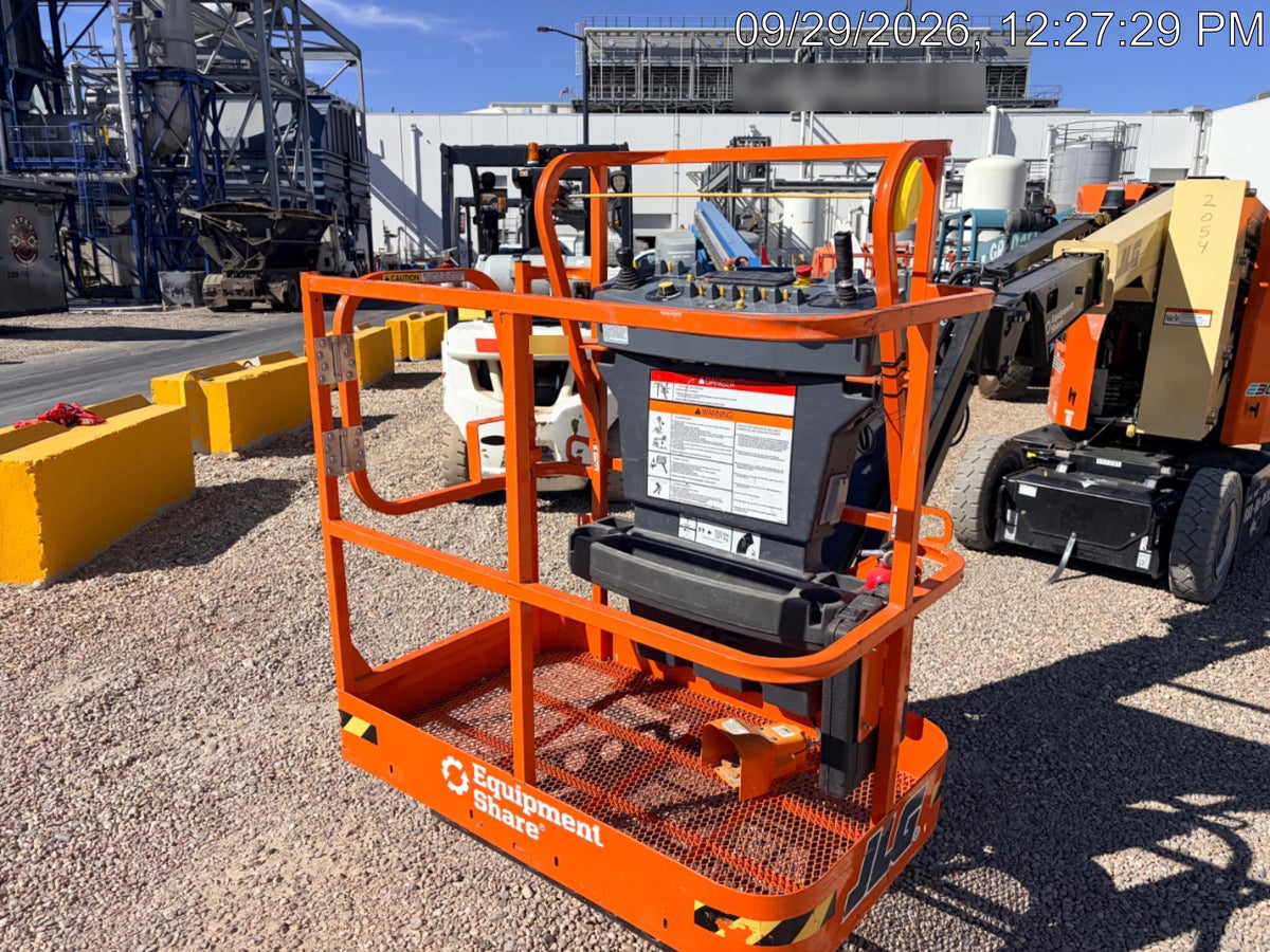 2025 JLG E300AJP