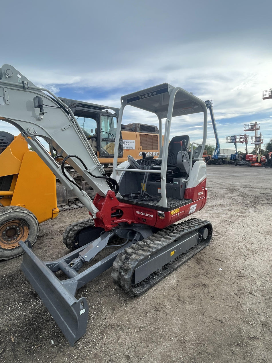 2022 TAKEUCHI TB235-2R