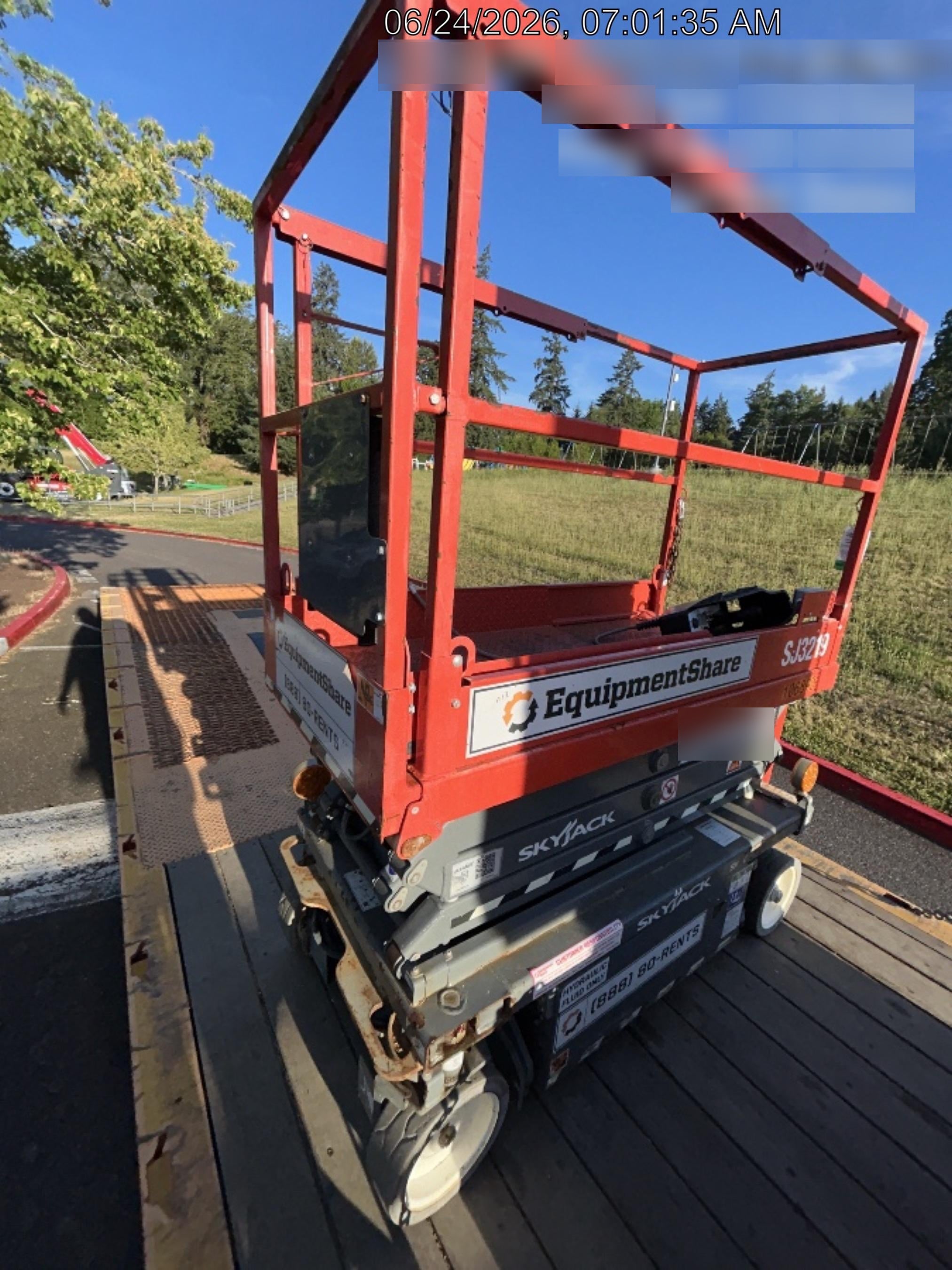 2020 Skyjack SJIII-3219 Solid NM Tires, Half height spring hinged entry gate, Dual Beacons, 800W Inverter