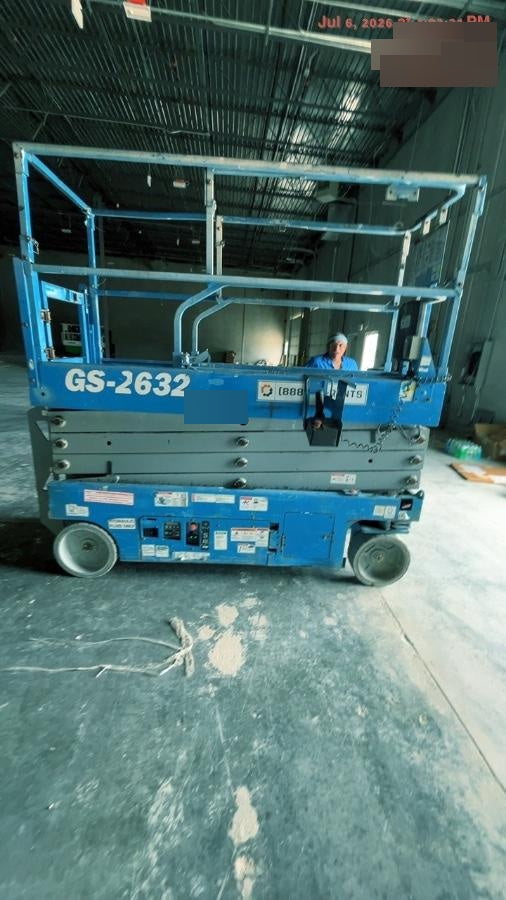 2019 Genie GS-2632 Folding rails with half height swing gate