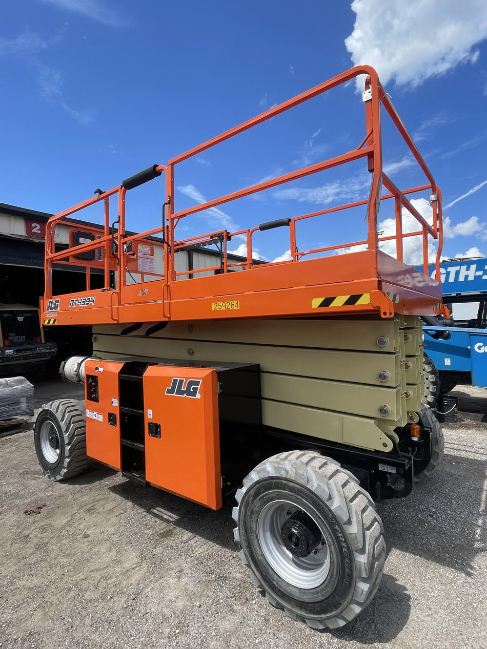 2022 JLG 4394RT