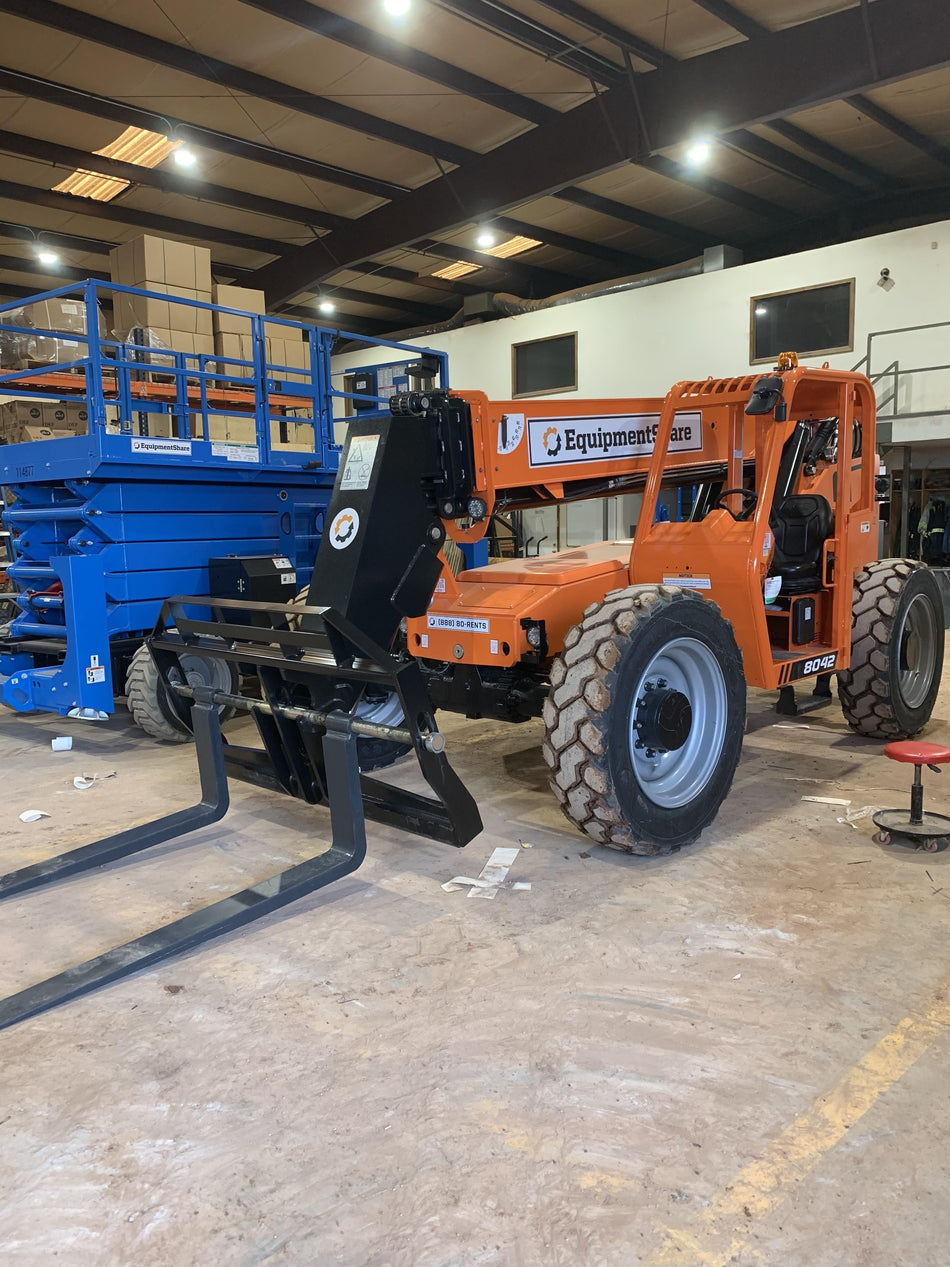 2020 Skytrak 8042 74 Hp, FF Tires, Work Lights, Beacon, Aux Hydraulics, Back up Alarm, Lifting Eye, ES Decals