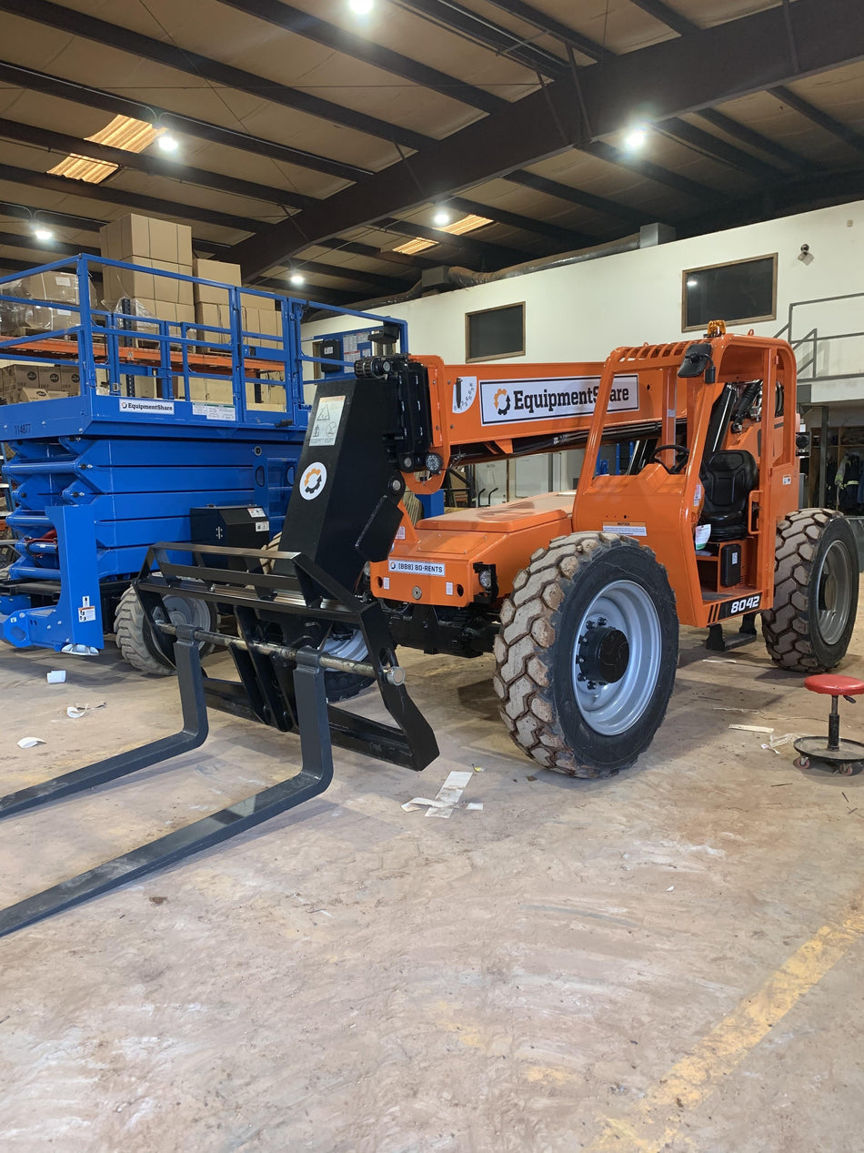 2020 Skytrak 8042 74 Hp, FF Tires, Work Lights, Beacon, Aux Hydraulics, Back up Alarm, Lifting Eye, ES Decals