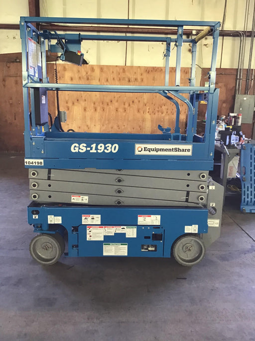 2020 Genie GS-1930 Solid Non Marking Tires, Beacon, Folding rails with half height swing gate, 800W Inverter