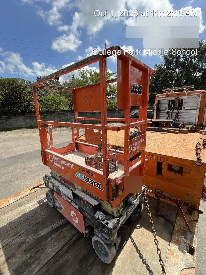 2022 JLG ES1330L
