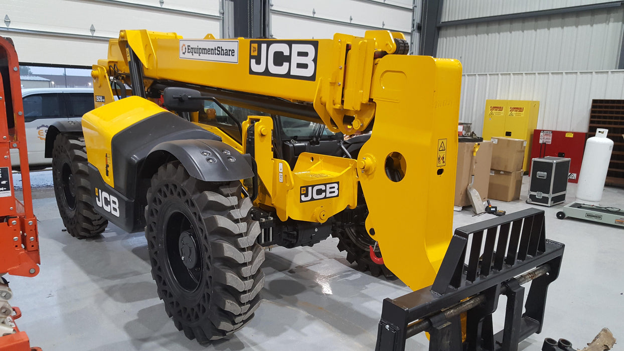 2019 JCB 509-42 Cab/Heat/Air, 74 HP, Solid Tires, STD Worklight, Beacon, Aux Hydraulics, Lifting Eye, Back up Alarm w/66" Carriage/60" Forks