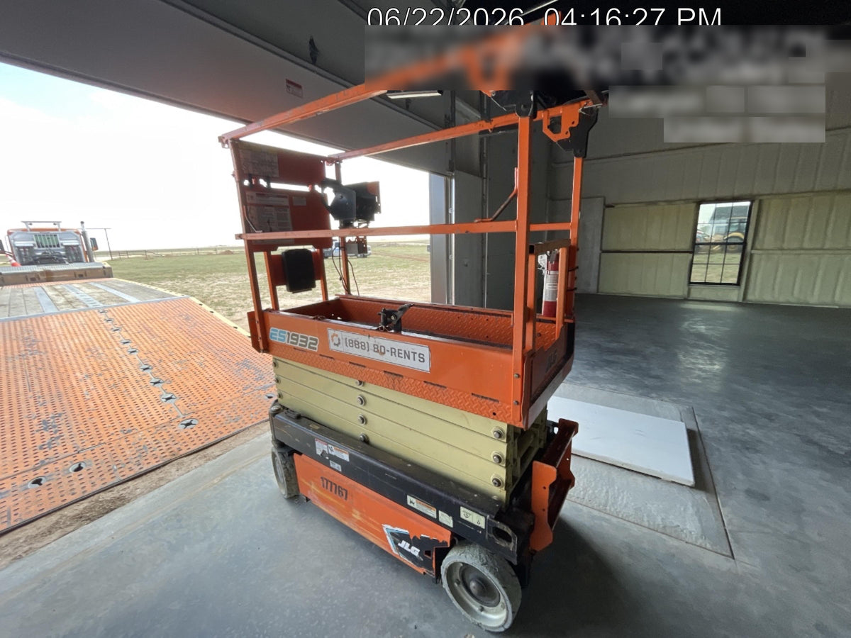 2021 JLG ES1932