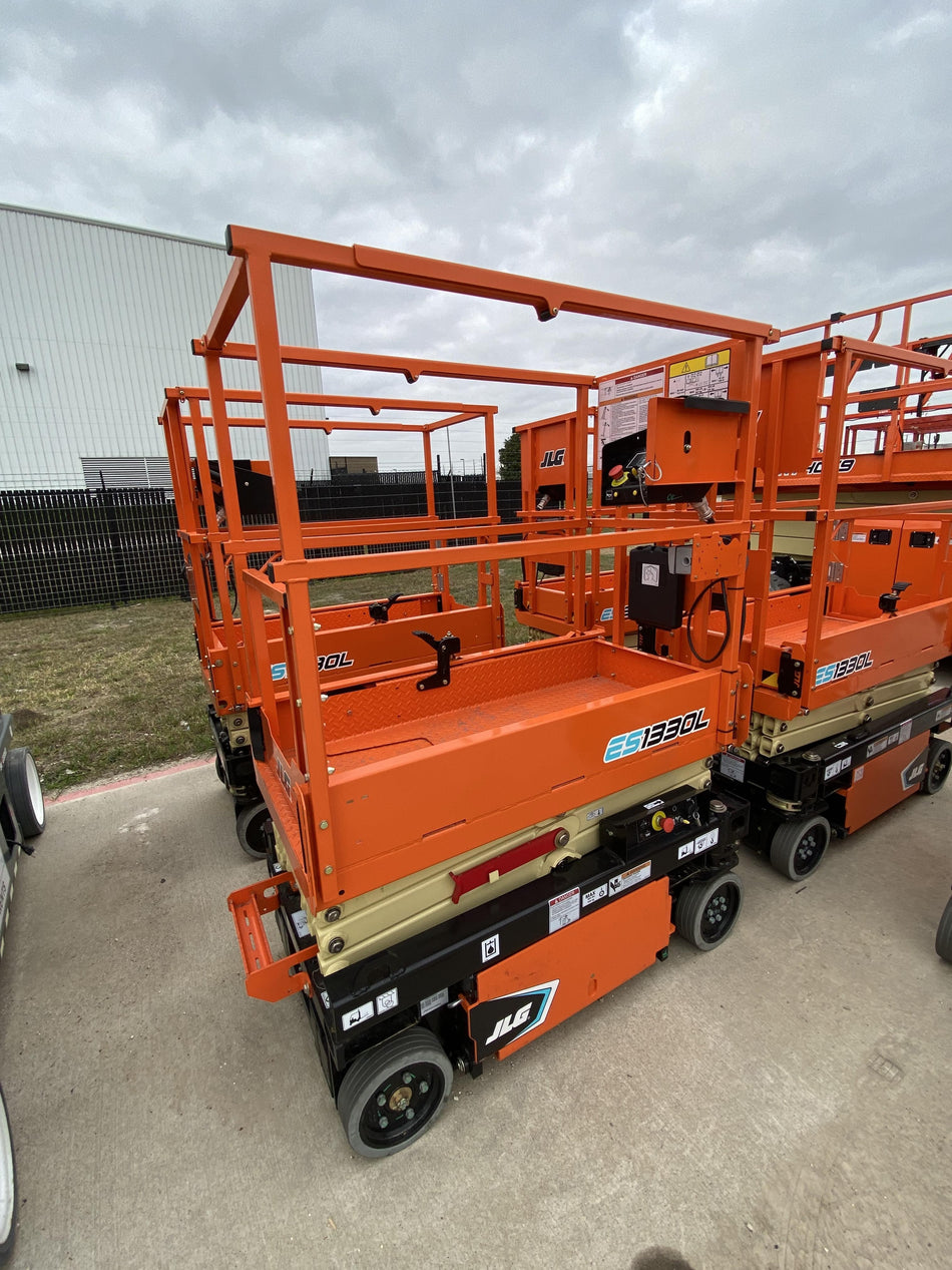 2021 JLG ES1330L