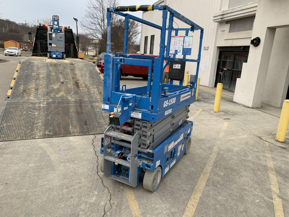 2020 Genie GS-1930 Solid Non Marking Tires, Beacon, Folding rails with half height swing gate, 800W Inverter