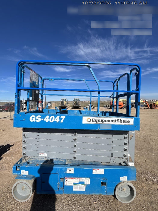 2019 Genie GS-4047 Folding rails with half height swing gate, 800W Inverter