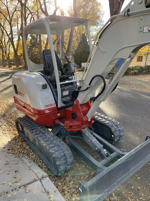 2021 TAKEUCHI TB235-2R