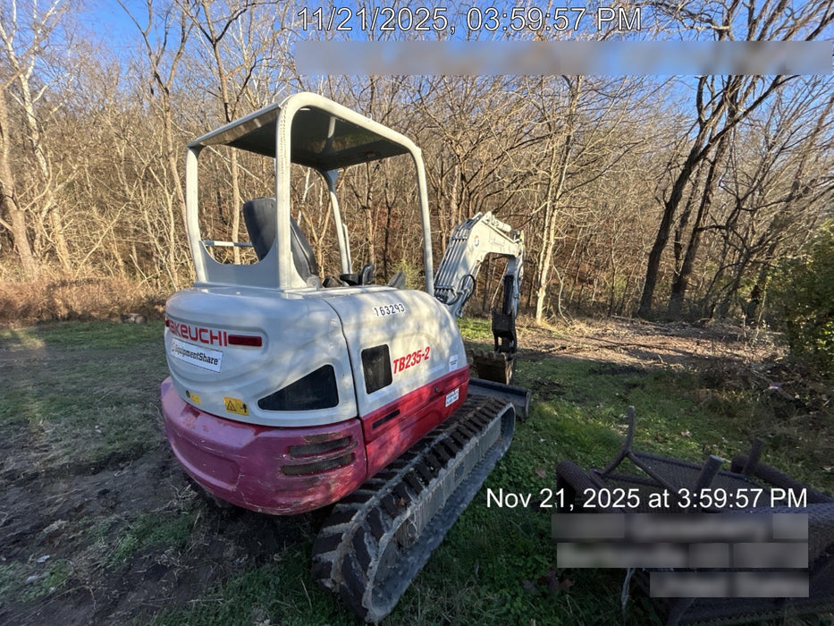 2021 TAKEUCHI TB235-2R
