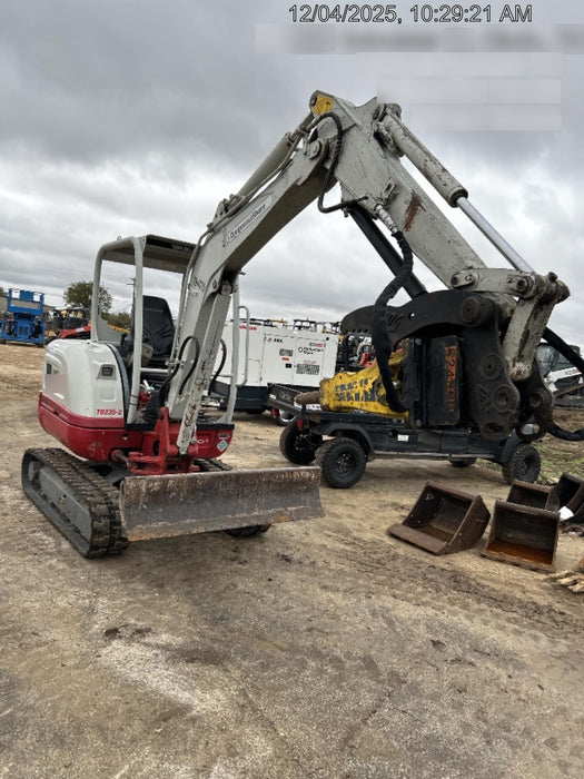 2021 TAKEUCHI TB235-2R