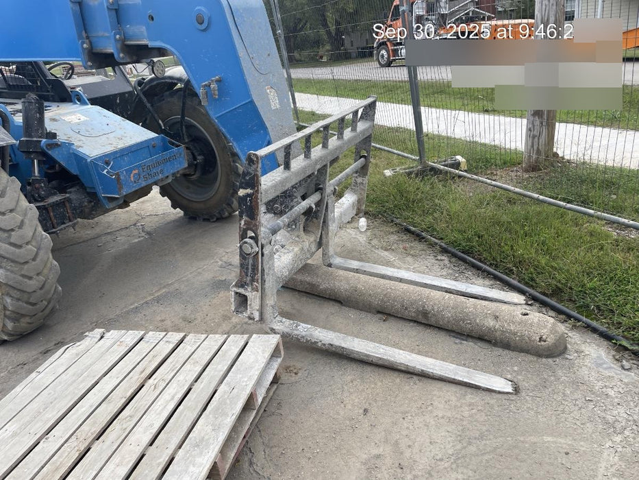 2018 Genie GTH-844 Genie GTH-844 w/Open ROPS, FF Tires, beacon/work lights, 60" carriage/forks