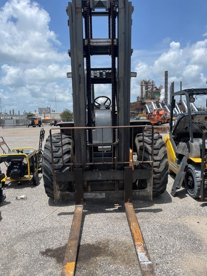 2019 CASE 588H