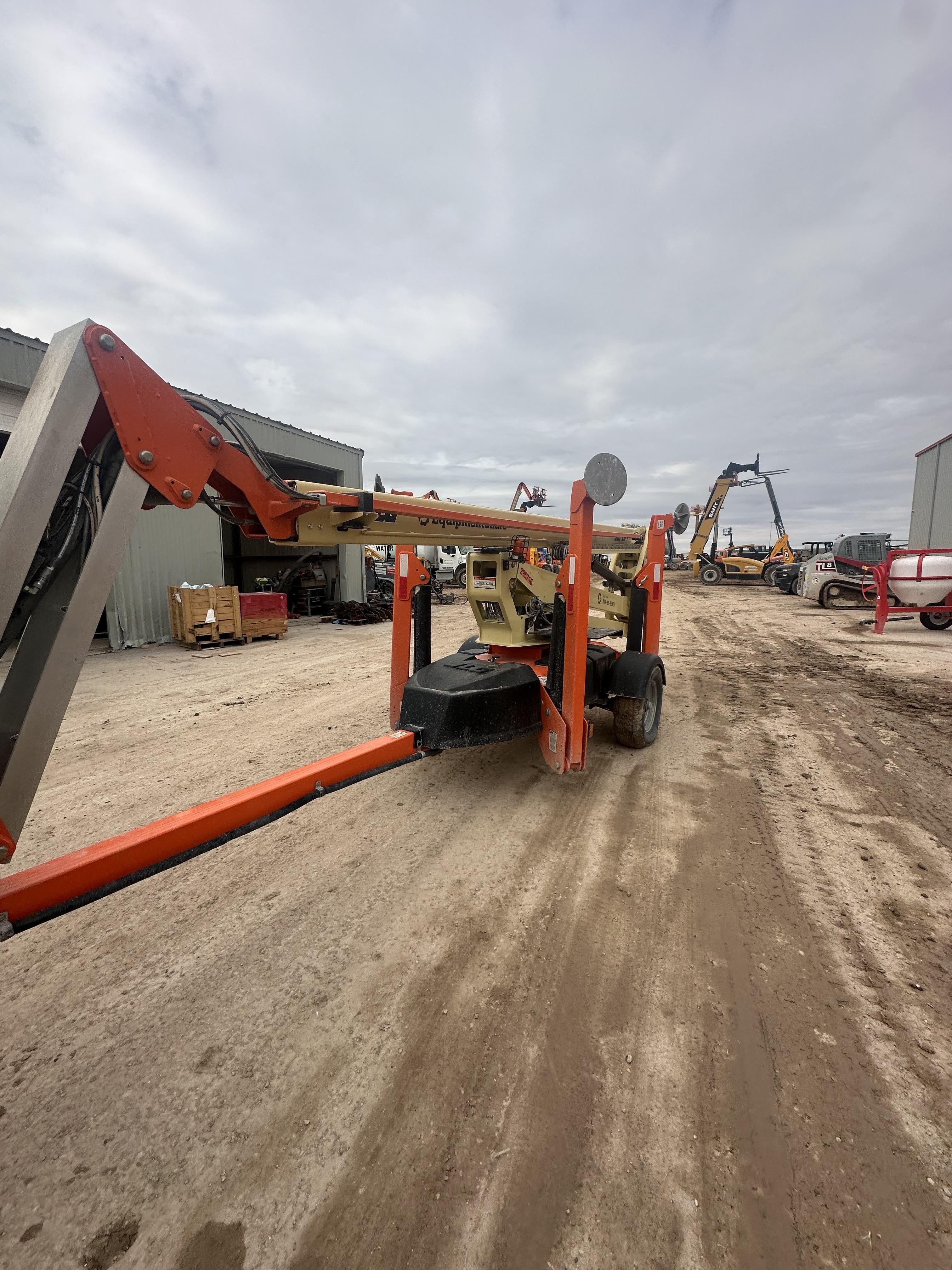 2023 JLG T500J