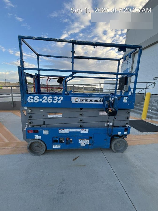2019 Genie GS-2632 Folding rails with half height swing gate