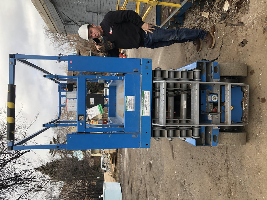 2019 Genie GS-2632 Folding rails with half height swing gate