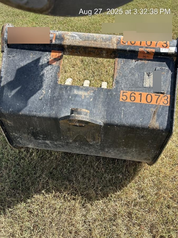 2025 TAKEUCHI 36" Bucket - Takeuchi