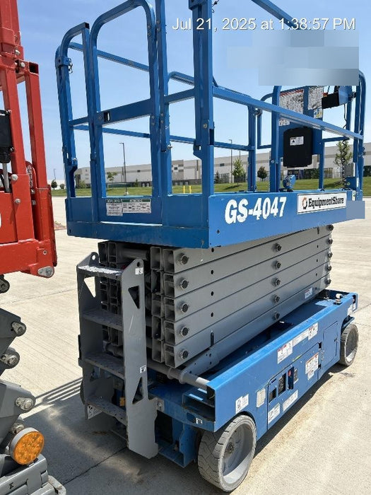 2019 Genie GS-4047 Folding rails with half height swing gate