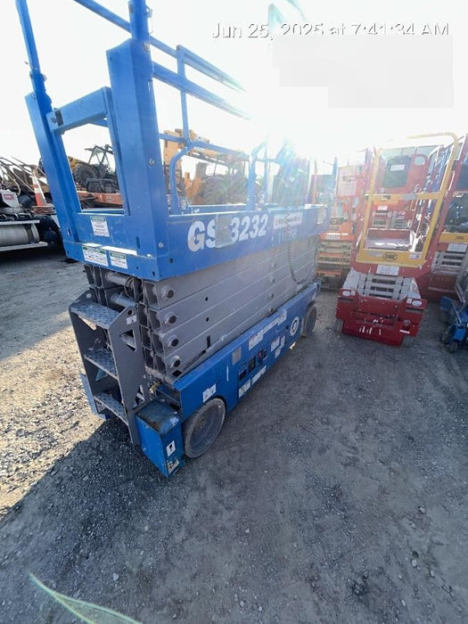 2020 Genie GS-3232 Standard, Folding half height swing gate, 800W Inverter