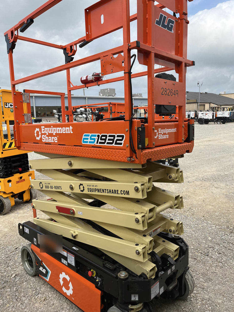 2022 JLG ES1932
