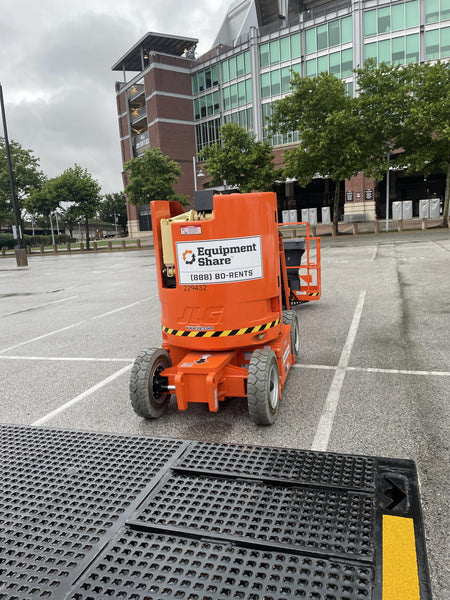2022 JLG E300AJP