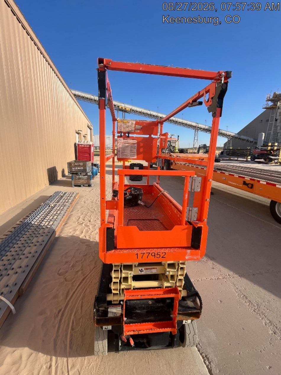 2021 JLG ES1932