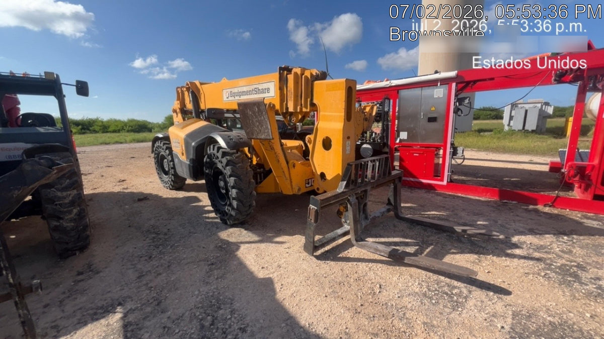 2019 JCB 512-56 109 HP w/CAB/HVAC, Beacon, Aux Hydraulics, Worklights, Solid Tires, 60" Carriage/Forks