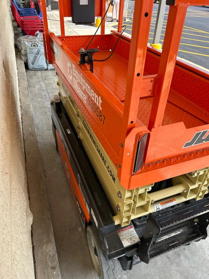 2025 JLG ES1932