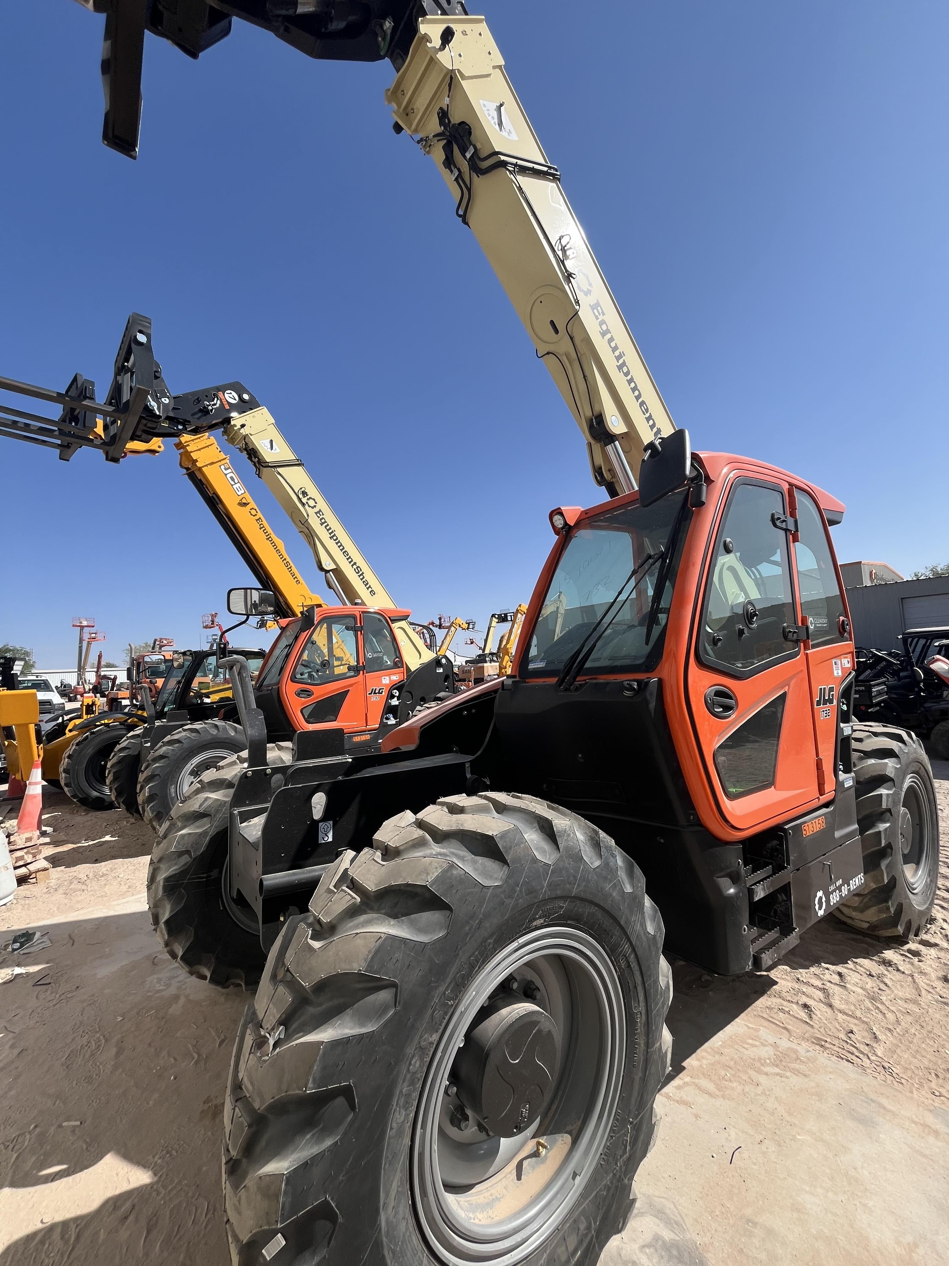 2025 JLG 1732