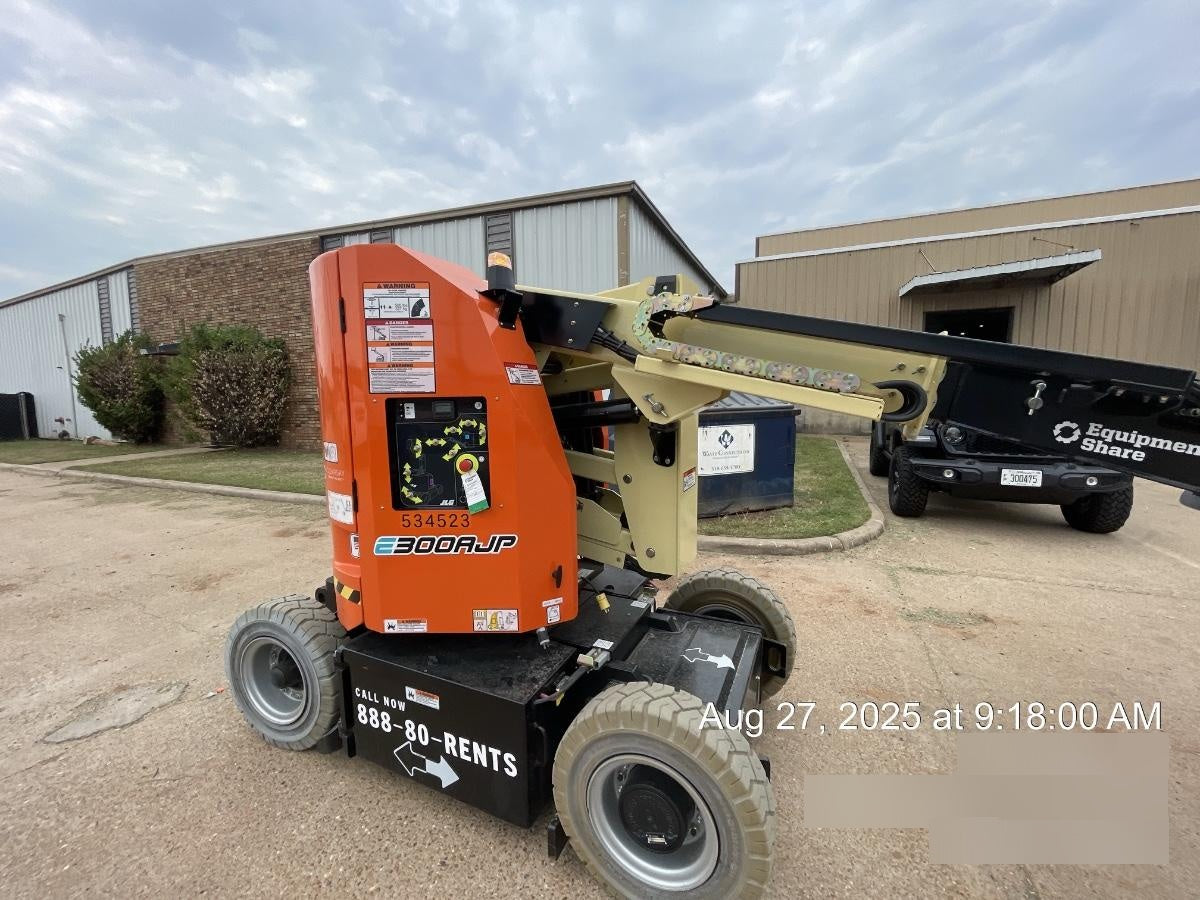 2025 JLG E300AJP