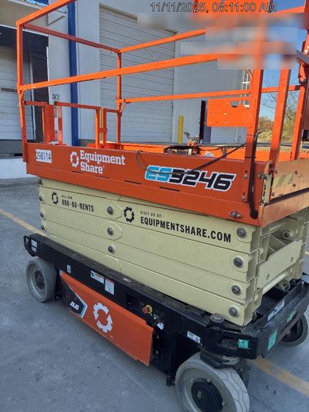 2023 JLG ES3246