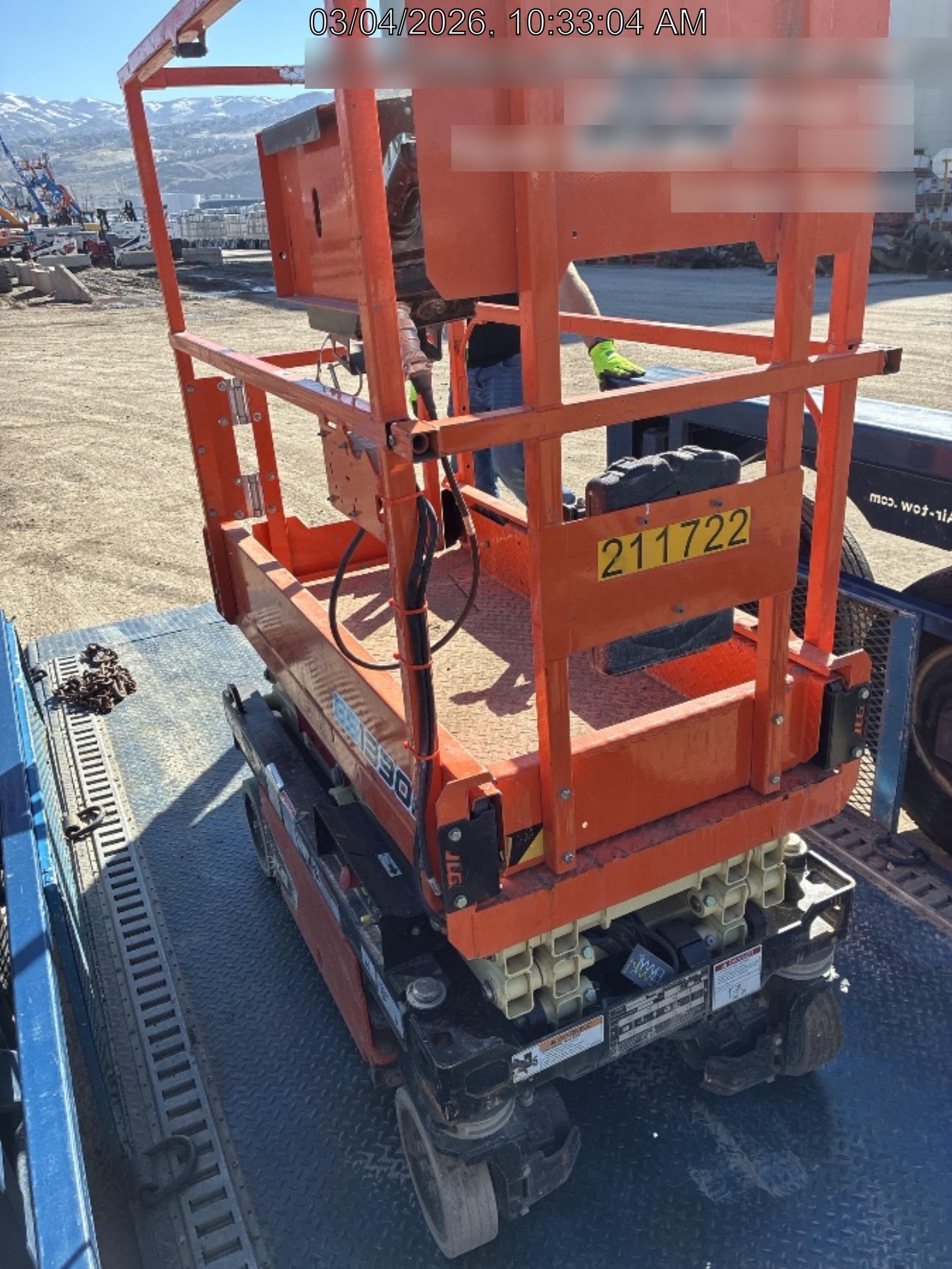 2022 JLG ES1330L