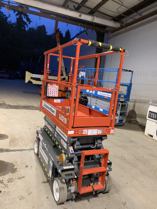 2020 Skyjack SJIII-3219 Solid NM Tires, Half height spring hinged entry gate, Dual Beacons, 800W Inverter