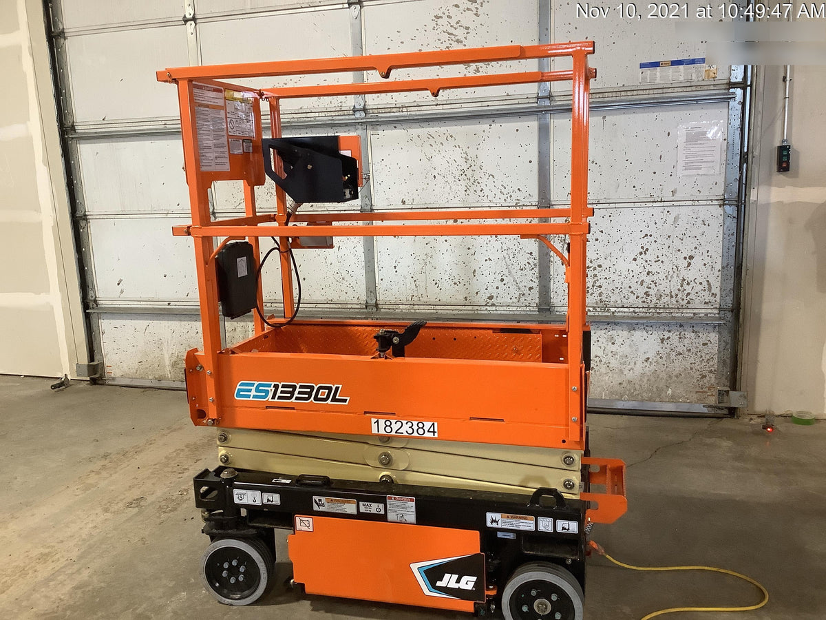 2021 JLG ES1330L