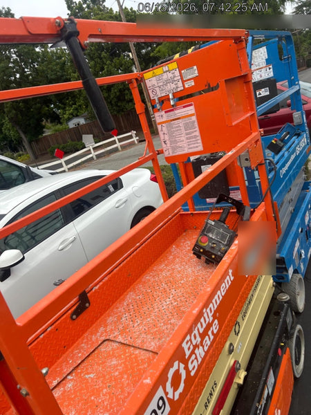 2024 JLG ES1932