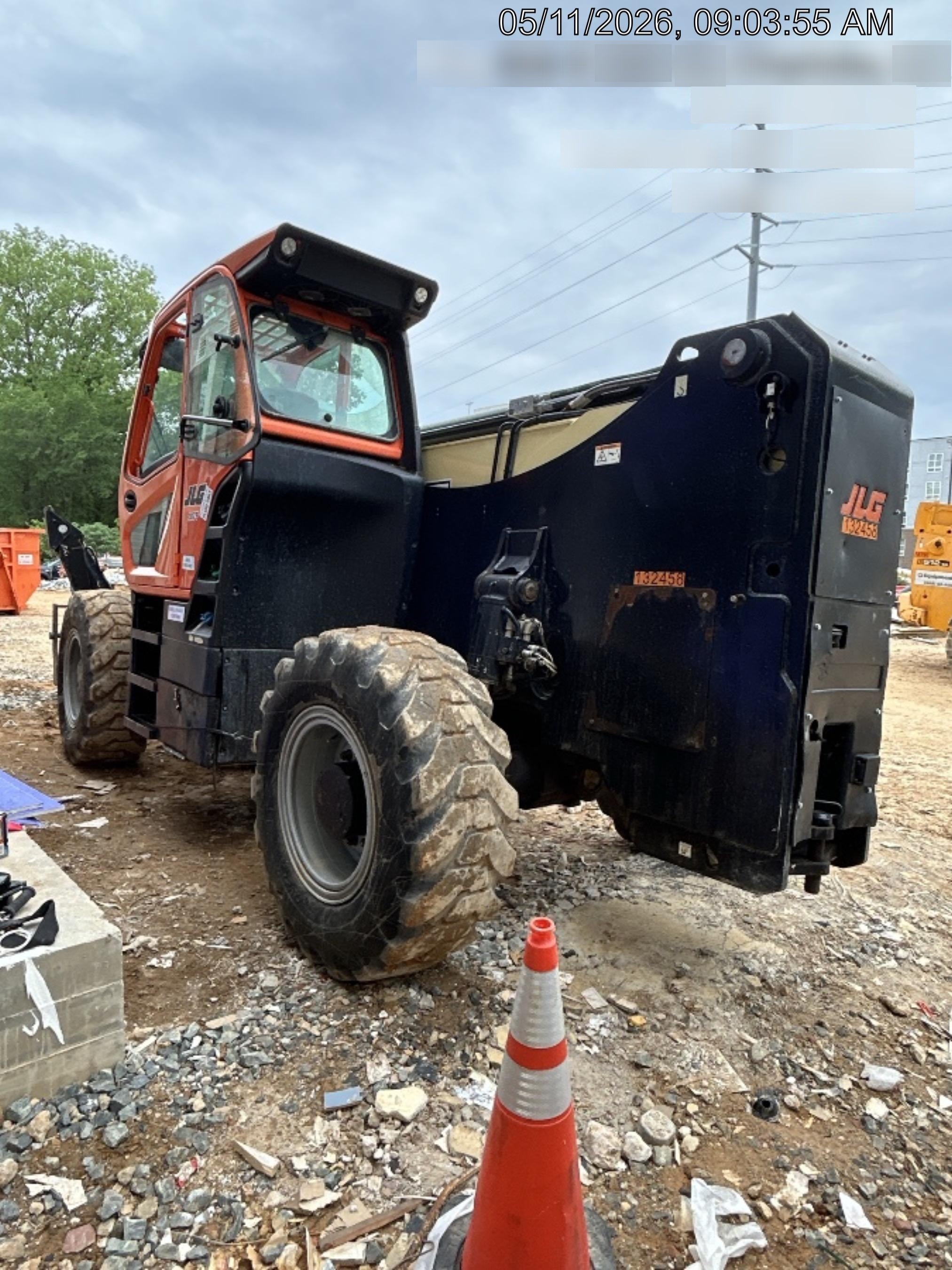 2021 JLG 1075