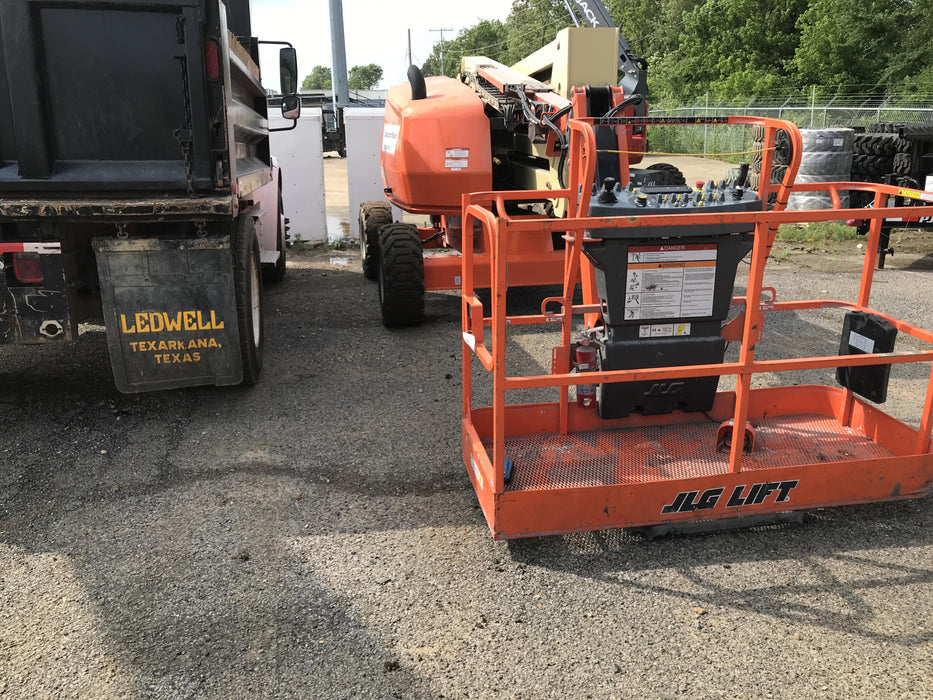 2019 JLG 450AJ