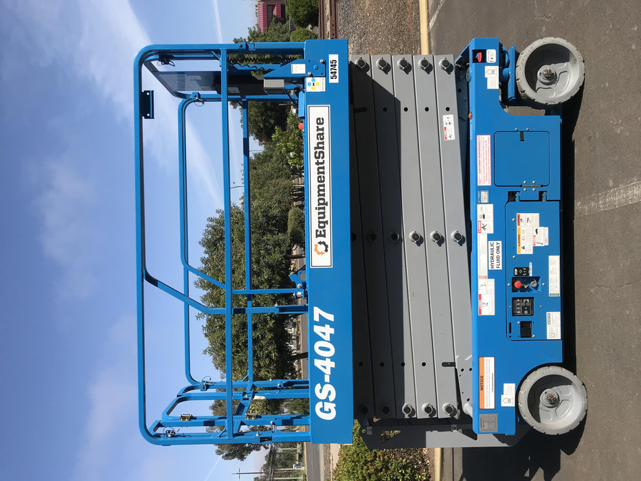 2019 Genie GS-4047 Folding rails with half height swing gate, 800W Inverter